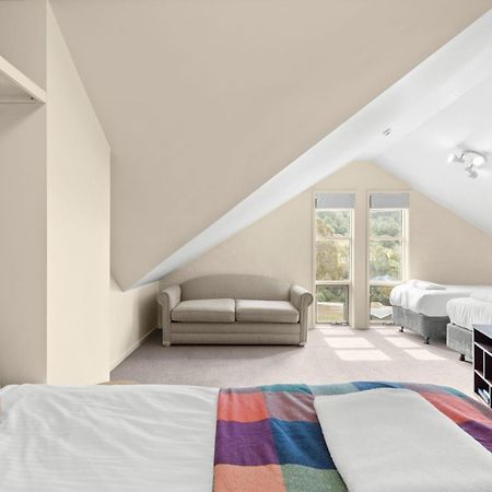 Village Green 2 Bedroom Loft Townhouse With Views Fireplace And Garage Parking เทรดโบ ภายนอก รูปภาพ