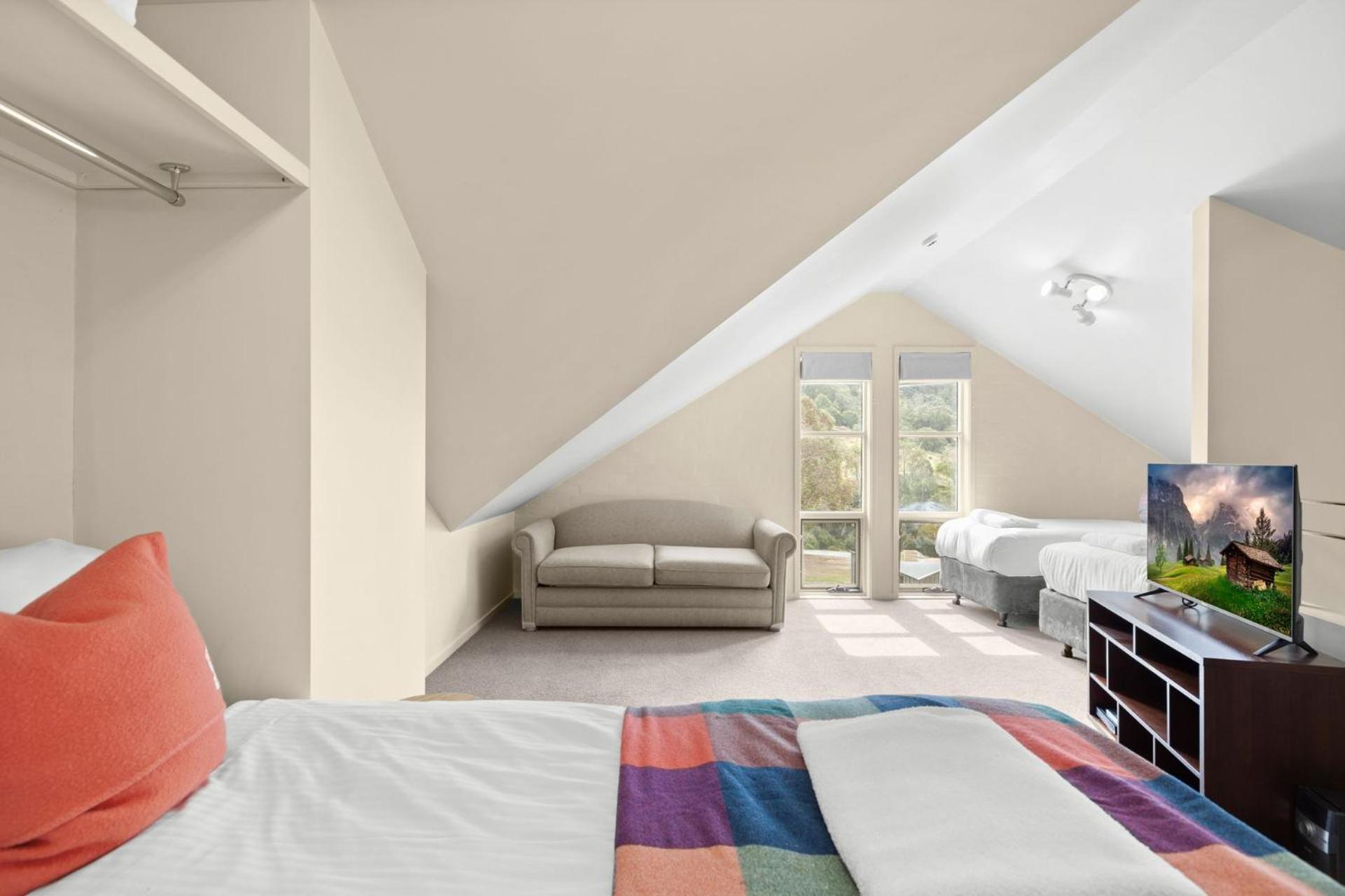 Village Green 2 Bedroom Loft Townhouse With Views Fireplace And Garage Parking เทรดโบ ภายนอก รูปภาพ
