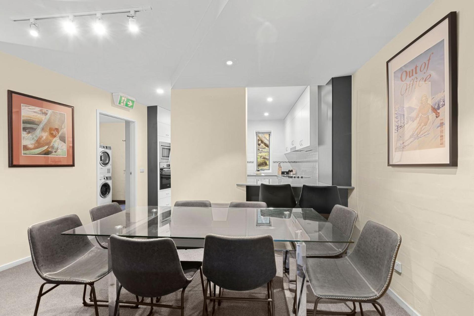 Village Green 2 Bedroom Loft Townhouse With Views Fireplace And Garage Parking เทรดโบ ภายนอก รูปภาพ